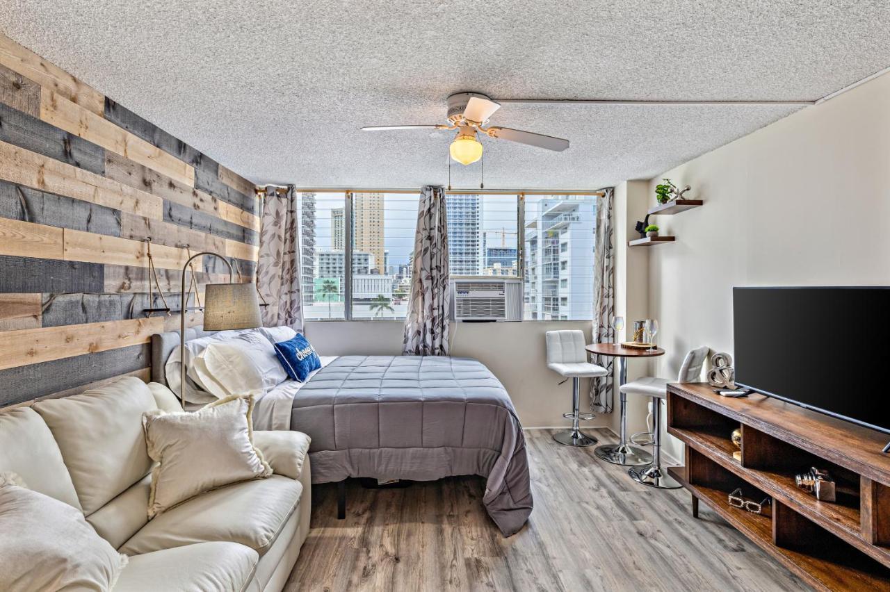 Modern Waikiki Condo Perfect For Beach Getaway! هونولولو المظهر الخارجي الصورة
