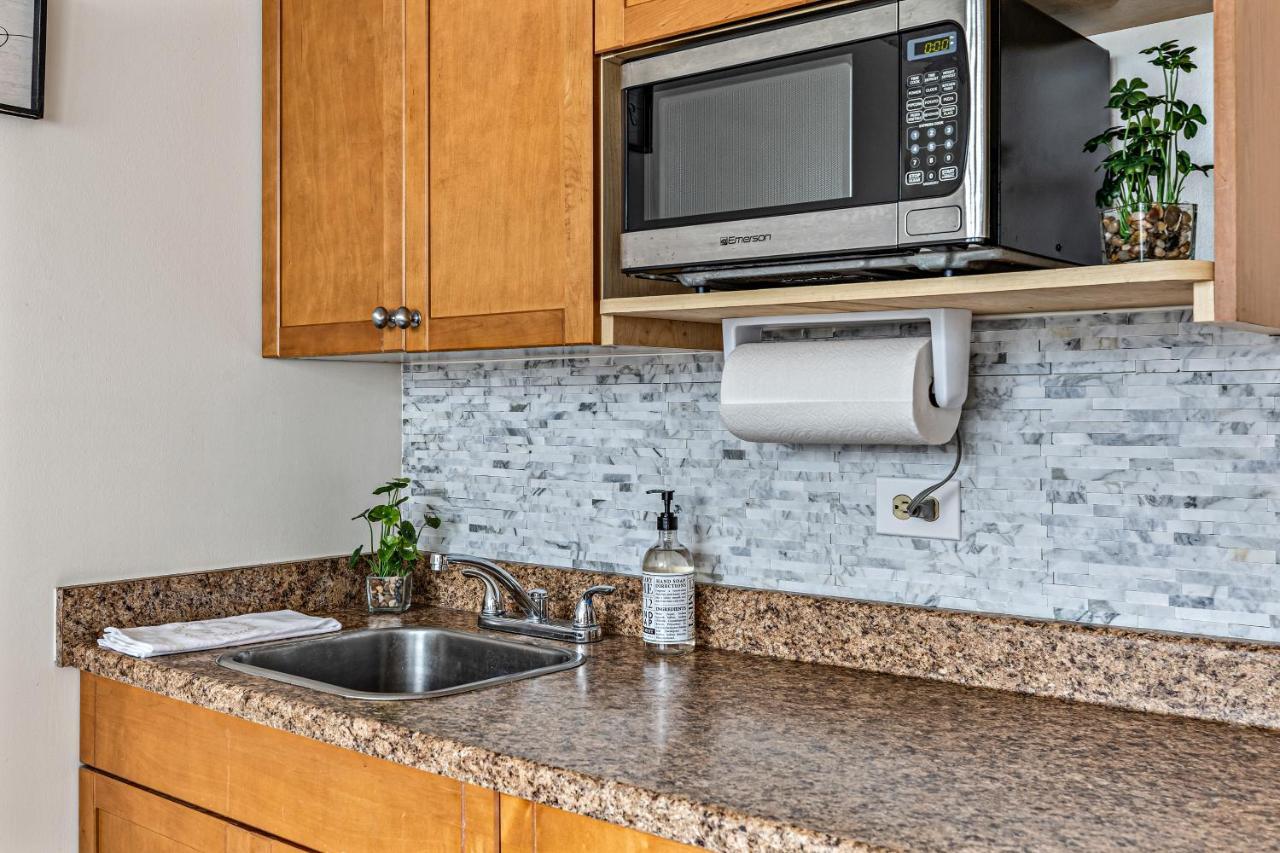 Modern Waikiki Condo Perfect For Beach Getaway! هونولولو المظهر الخارجي الصورة