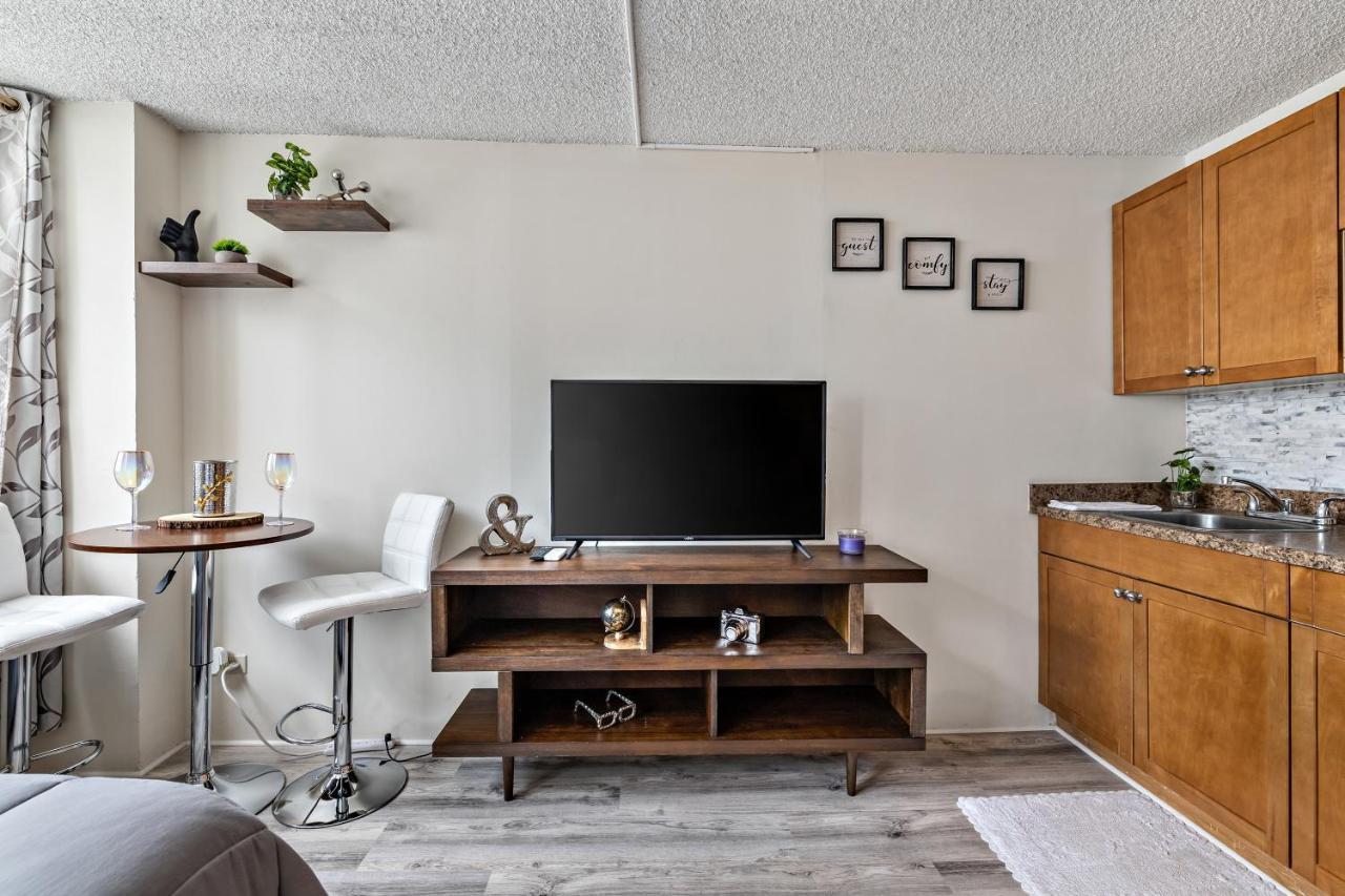 Modern Waikiki Condo Perfect For Beach Getaway! هونولولو المظهر الخارجي الصورة