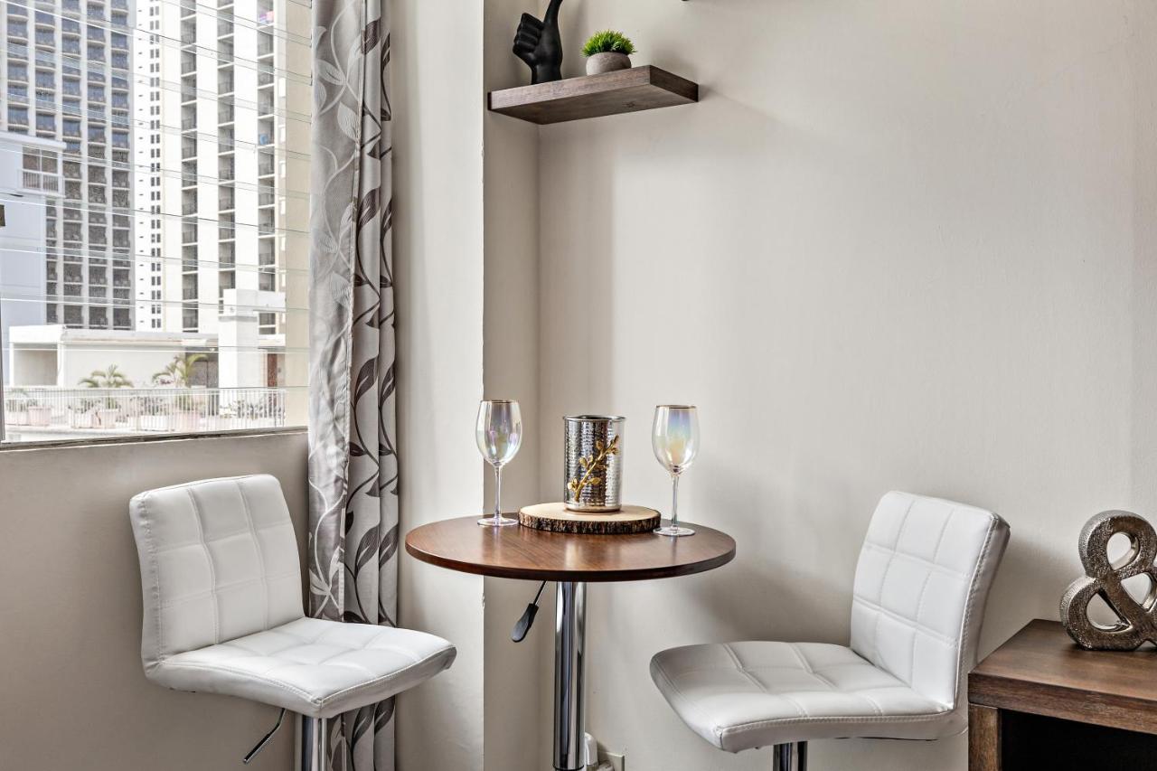 Modern Waikiki Condo Perfect For Beach Getaway! هونولولو المظهر الخارجي الصورة